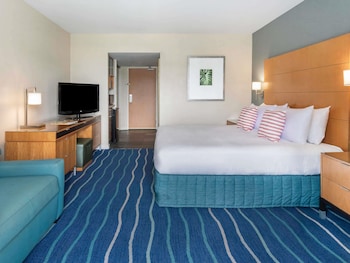 Waikiki Tower Ocean View room King Bed(Newly Renovated)