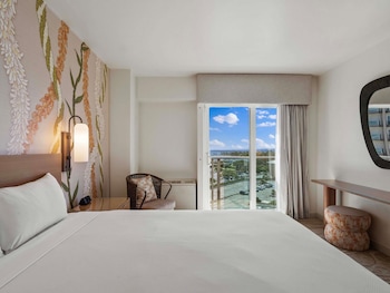 Kona Tower Partial Ocean View Room (Newly Renovated)