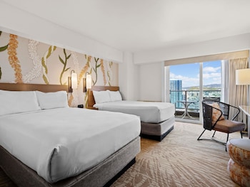 Waikiki Tower City Mountain View room Accessible (Newly Renovated)