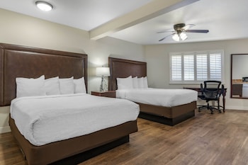 Suite, 2 Queen Beds, Non Smoking, Kitchen (with Sofabed, Full Kitchen)