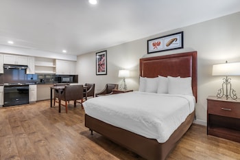 Room, 2 Queen Beds, Accessible, Kitchenette (with Sofabed)
