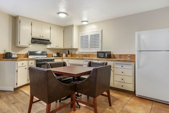 Suite, 2 Queen Beds, Non Smoking, Kitchen (with Sofabed, Full Kitchen)
