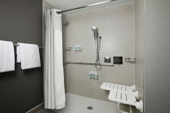 Room, 2 Queen Beds, Hearing Accessible (Roll-in Shower, Transfer Shower)