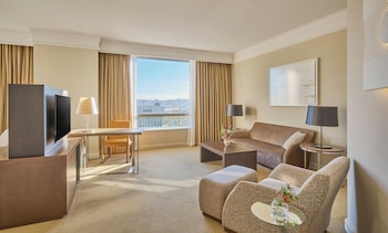 Deluxe Room, 1 King Bed (Club Access)
