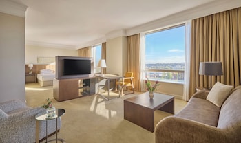 Deluxe Room, 1 King Bed (Club Access)