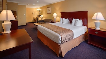 Standard Room, 1 King Bed, Non Smoking, Kitchenette