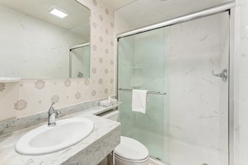 Corporate Suite - ONE QUEEN BED with Juliet Balcony - Penn's Landing Bridge View