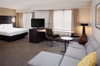Studio, 1 Queen Bed with Sofa bed