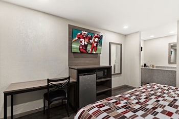 Superior Room, 1 King Bed, Accessible, Non Smoking (Roll-In Shower)