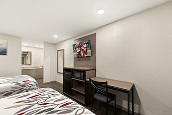 Deluxe Room, 2 Double Beds, Accessible, Non Smoking (Roll-In Shower)