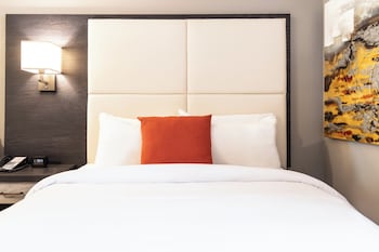 Standard Room, 1 Queen Bed