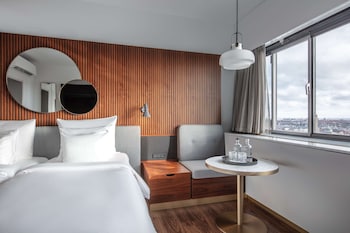 Superior Room (Tivoli View)