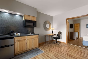 Suite, 1 King Bed, Non Smoking (First or Second Floor)