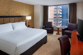 Deluxe Room 1 King Bed High Floor