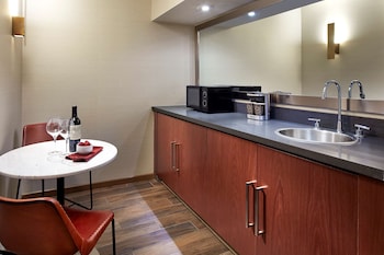 Room, 2 Queen Beds, Mountain View