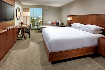 1 King bed deluxe room