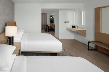2 Double Beds, 1 Bedroom Suite