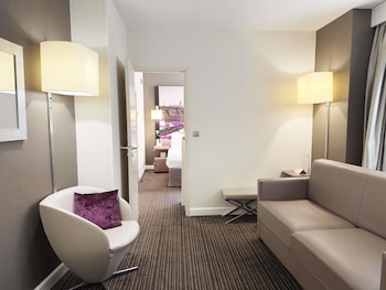 Junior Suite, 1 King Bed with Sofa bed