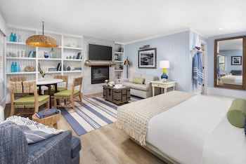 Family Studio Suite, 1 King Bed, Fireplace
