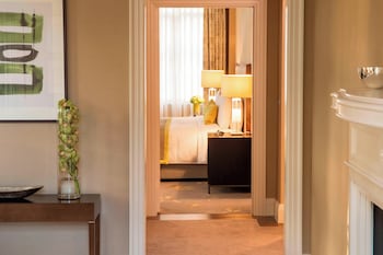 Premium Suite, 1 King Bed