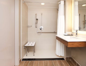Suite, 1 King Bed, Accessible, Non Smoking (Roll-in Shower)