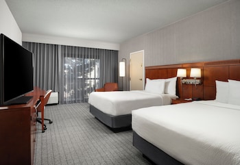 Room, 2 Double Beds (Mobility/Hearing Access, Roll-In Shwr)