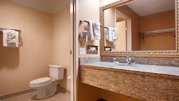 Suite, 1 King Bed, Non Smoking, Jetted Tub (Living Room;with Sofabed)