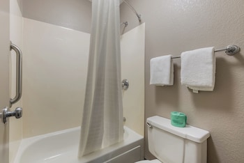 Deluxe Room, 2 Queen Beds, Non Smoking