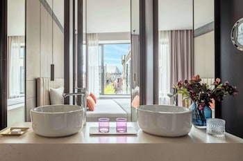 Premium Room (Dam View)