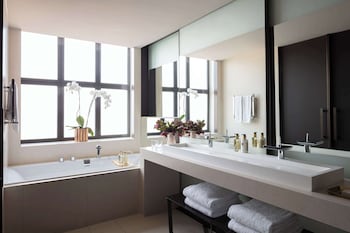 Royal Dam View Suite