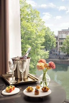 Suite (Canal, View)