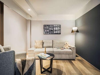 Family Room (Premium)