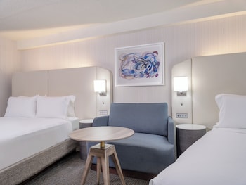 Standard Room, 2 Queen Beds, Accessible Bathtub (Communications)
