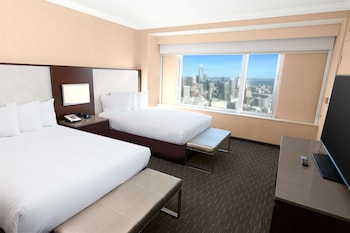 Corner 1 Bedroom Suite 2 Beds Tower 1