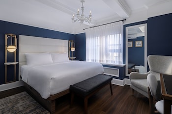 Premium Room, 1 King Bed, Accessible (Communications)