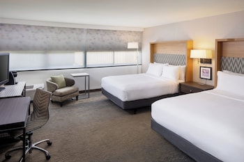 Standard Room, 2 Queen Beds, Accessible (Mobility Tub)