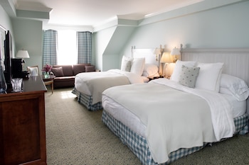 Woodstock 2 Queen Beds w/ small daybed
