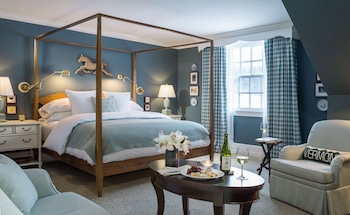 Room (Collection King w/ sofabed)