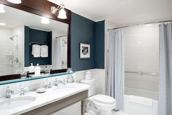 Legacy Main Inn 2 Queen Suite w/ full size sofabed
