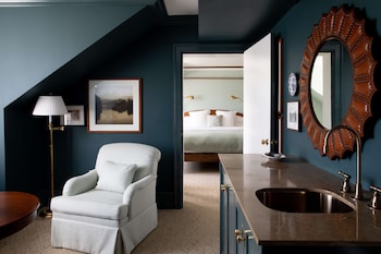 Legacy Main Inn King Suite w/ Full sized Sofa Bed