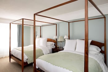 Legacy Main Inn 2 Queen Suite w/ full size sofabed