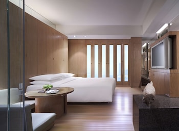 Room, 1 King Bed, Harbor View (Plateau)