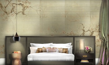 Suite, 1 King Bed (Ambassador)