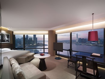 Deluxe Room, 1 King Bed, Harbor View (Deluxe)