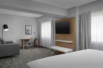 Suite, 1 King Bed, Accessible, Non Smoking