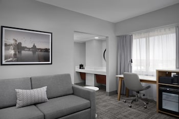 Suite, 1 King Bed, Accessible, Non Smoking