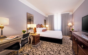 Deluxe Room, 1 King Bed, Private Bathroom