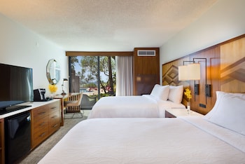 Room, 2 Queen Beds, Accessible, Bathtub