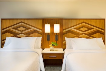 Room, 2 Queen Beds, Accessible, Bathtub