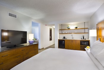 Suite, 1 King Bed, Ocean View